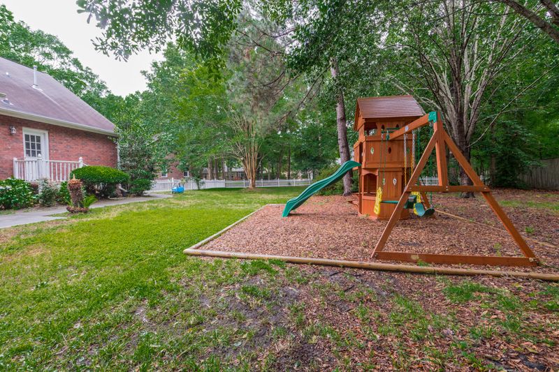 107 Leighton Ct, Summerville, SC 29485