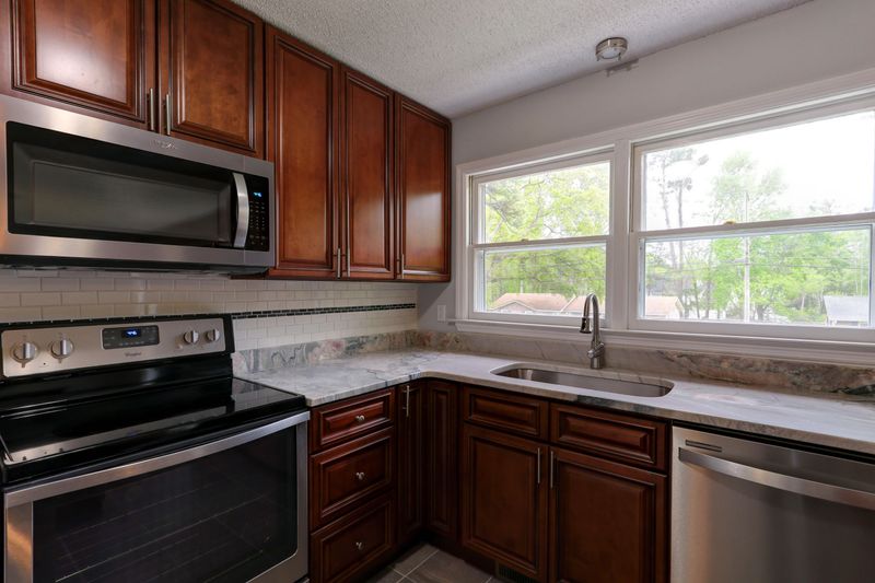 205 Live Oak, Summerville, SC 29485