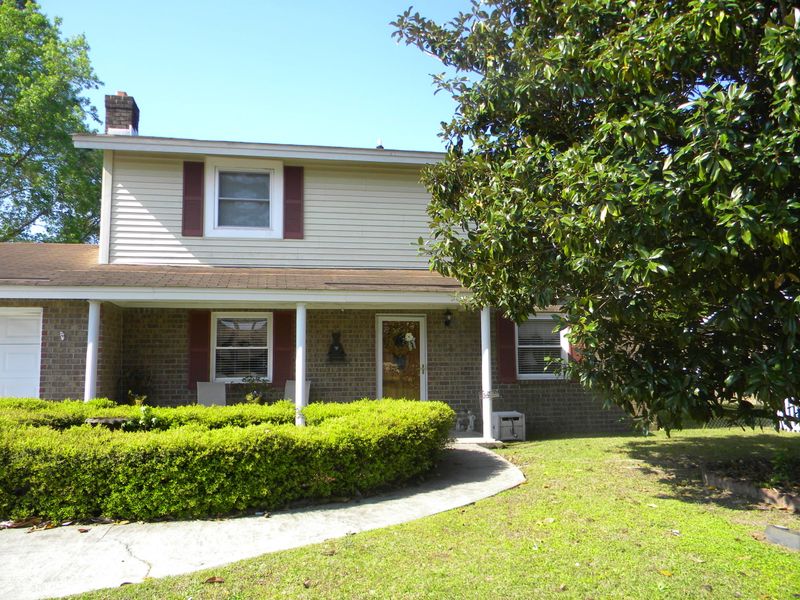 204 Horseshoe Dr, Goose Creek, SC 29445