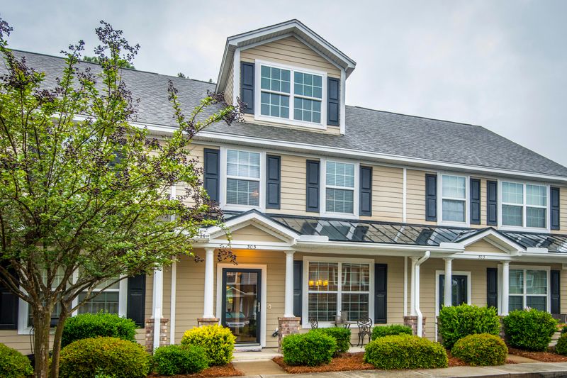 305 Hemingway Cir, Summerville, SC 29483