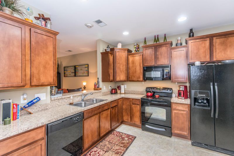 305 Hemingway Cir, Summerville, SC 29483