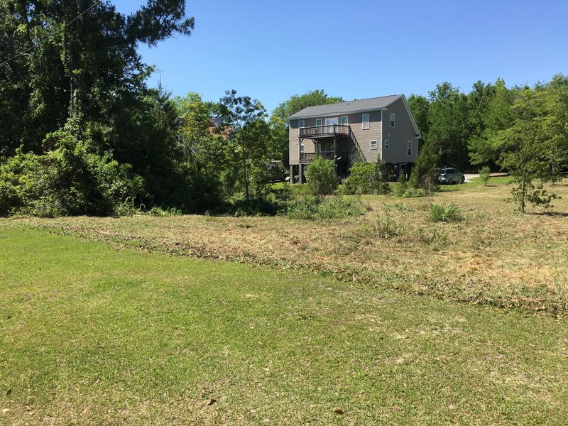 101 N Hampton Dr, Bonneau, SC 29431