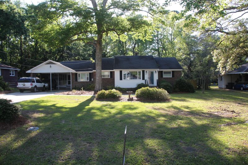 1010 Lepley Rd, Hanahan, SC 29410