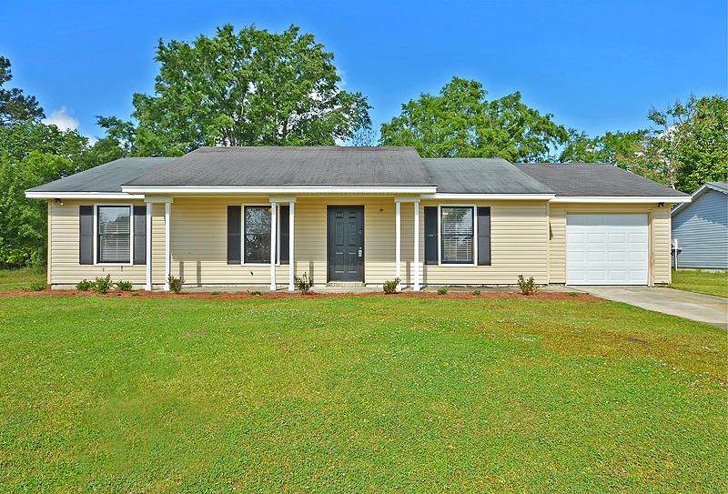 102 Underbrush Ct, Moncks Corner, SC 29461