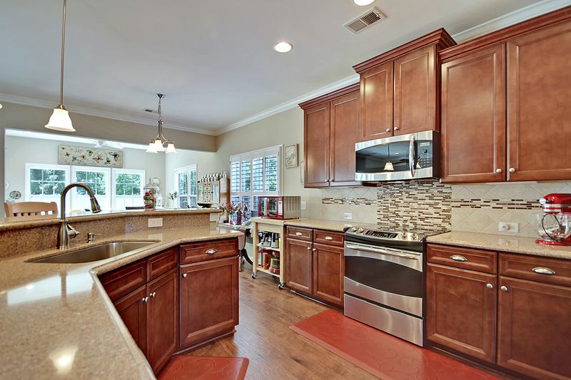 516 Mountain Laurel Cir, Goose Creek, SC 29445