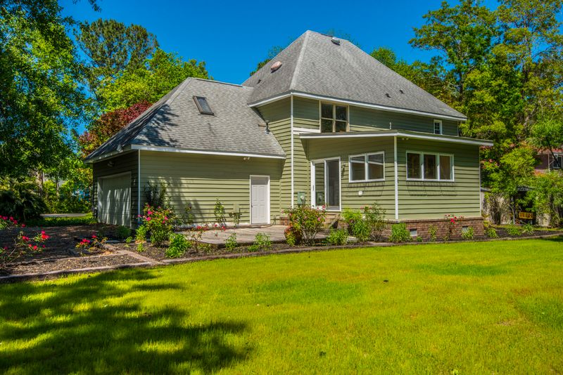 1569 Montclair St, Charleston, SC 29407