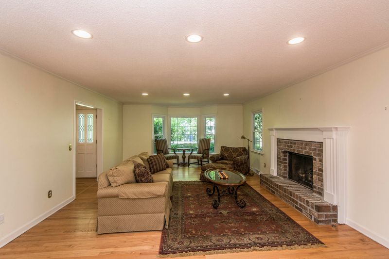 1569 Montclair St, Charleston, SC 29407