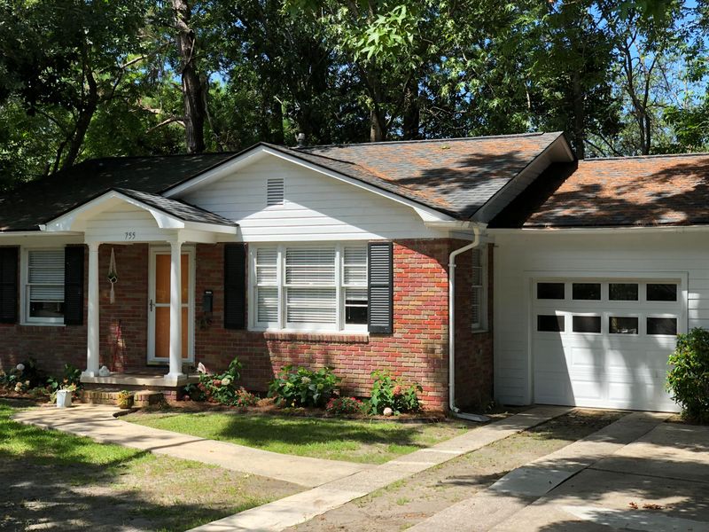 755 Magnolia Rd, Charleston, SC 29407