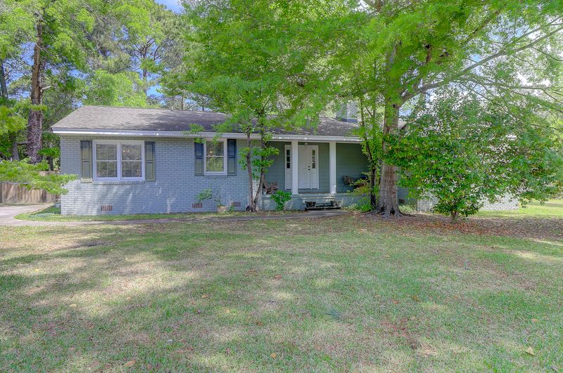 1352 Erckmann Dr, Mount Pleasant, SC 29464