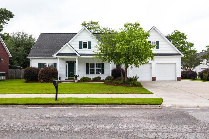 1202 Maplecrest Dr, Moncks Corner, SC 29461
