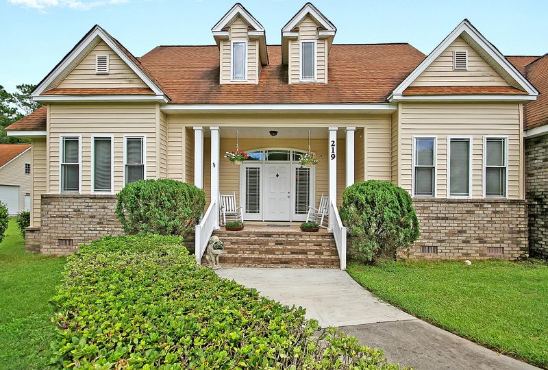 219 Graceland Dr, Moncks Corner, SC 29461