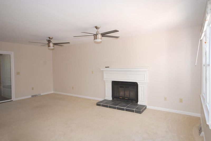 946 Orange Grove Rd, Charleston, SC 29407