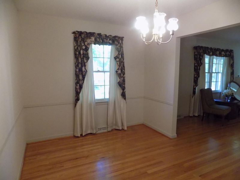 137 Sycamore Dr, Summerville, SC 29485