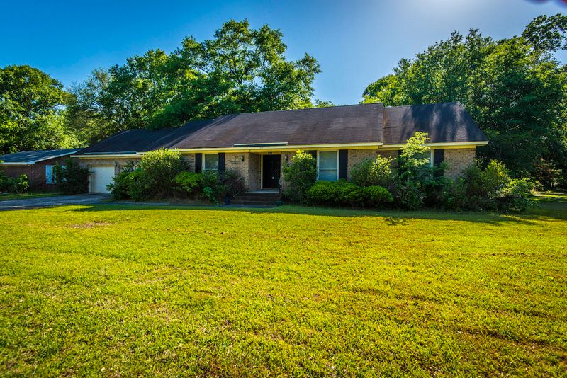 501 W Wimbledon Dr, Charleston, SC 29412