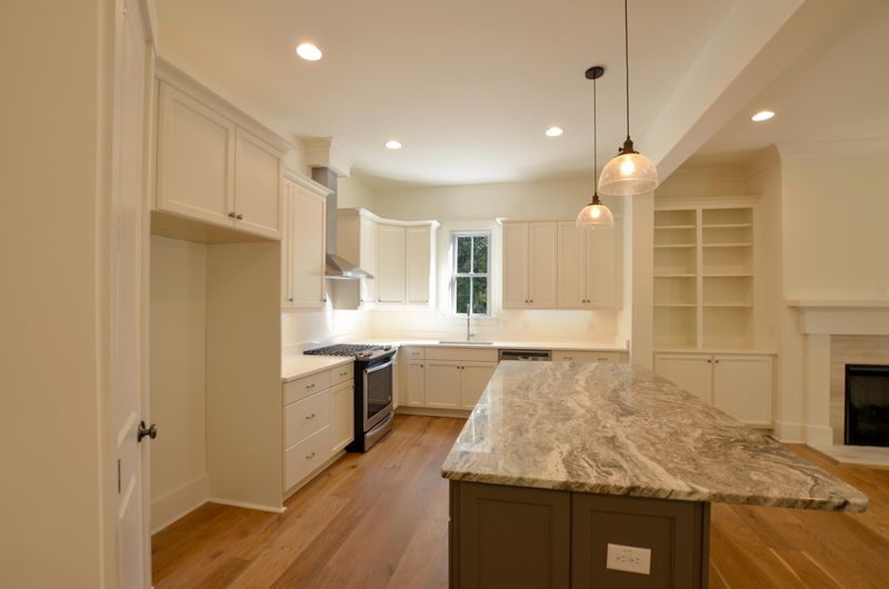 325 Mercantile Rd, Mcclellanville, SC 29458
