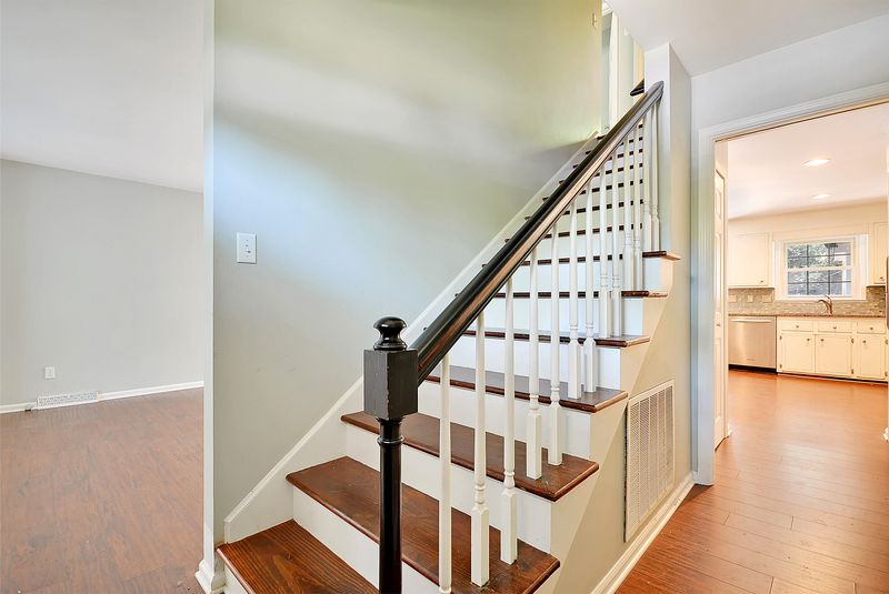 1146 Rosemead Rd, Mount Pleasant, SC 29464