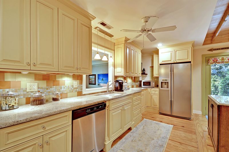 787 Woodward Rd, Charleston, SC 29407