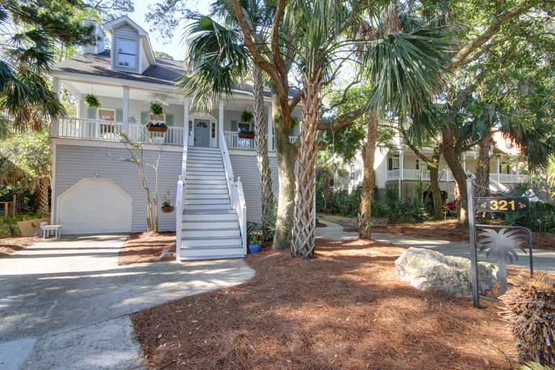 321 W Indian Ave, Folly Beach, SC 29439