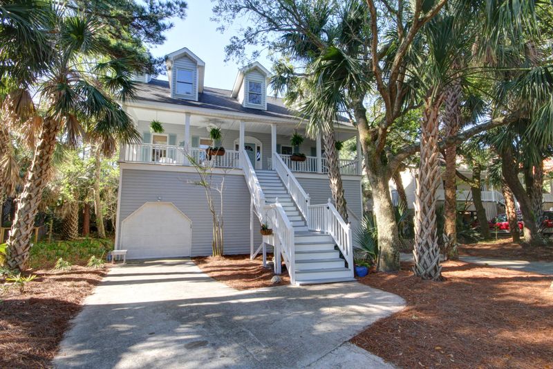 321 W Indian Ave, Folly Beach, SC 29439