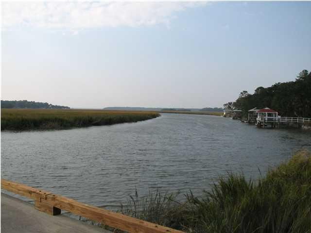 16 Saint Pierre Creek Dr, Edisto Island, SC 29438
