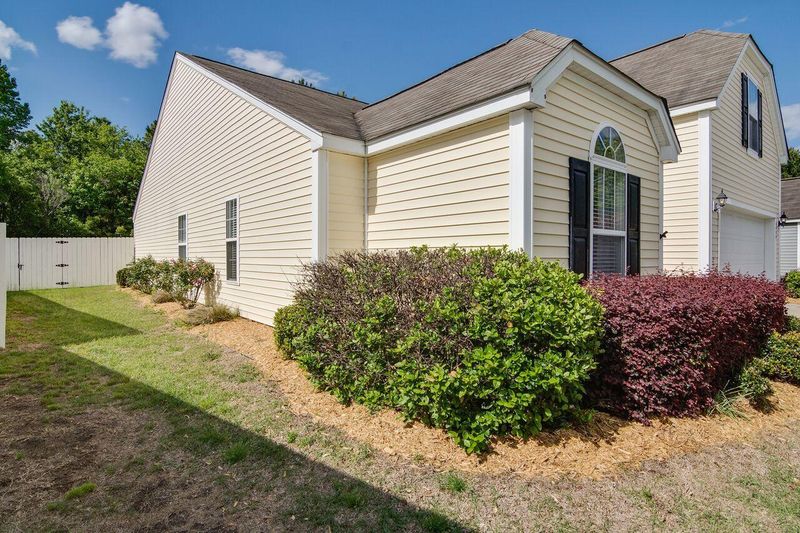 1322 Palm Cove Dr, Charleston, SC 29492