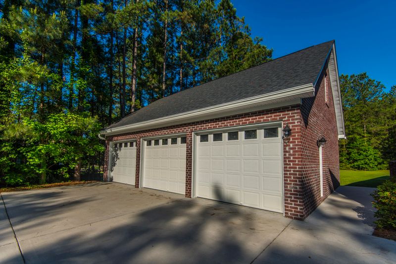 210 Moss Ct, Summerville, SC 29486