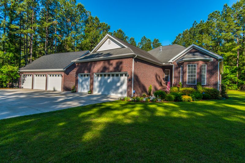 210 Moss Ct, Summerville, SC 29486