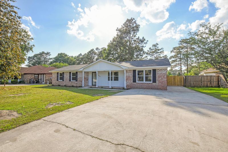 106 Trenholm Dr, Summerville, SC 29486