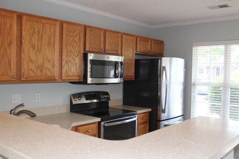 7992 Shadow Oak Dr, North Charleston, SC 29406