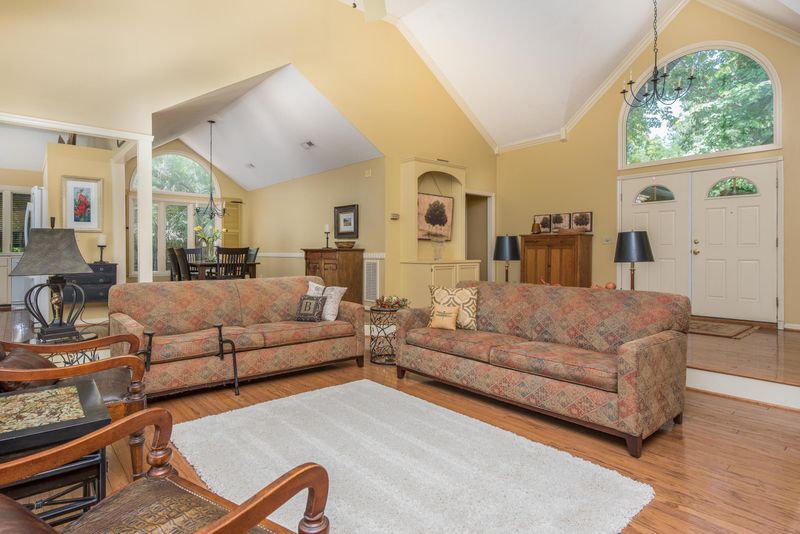 1170 Plantation Ln, Mount Pleasant, SC 29464