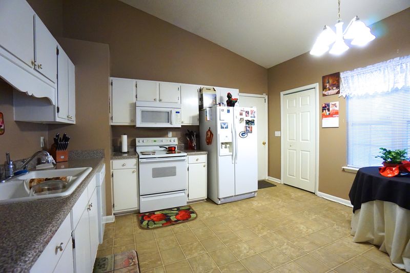 143 Manchester Rd, Summerville, SC 29486