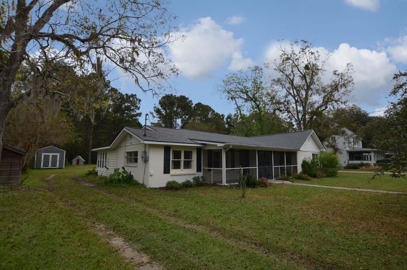 540 Pinckney St, Mcclellanville, SC 29458