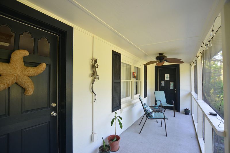 540 Pinckney St, Mcclellanville, SC 29458