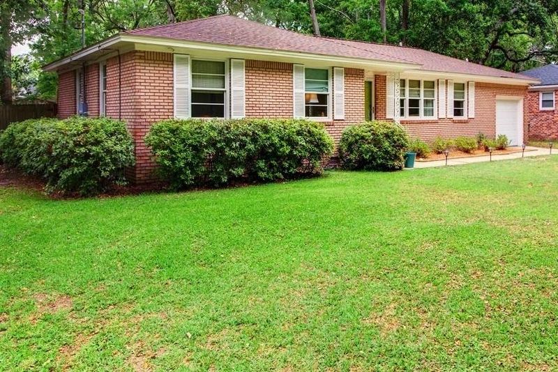 1949 Campion Hall Rd, Charleston, SC 29407