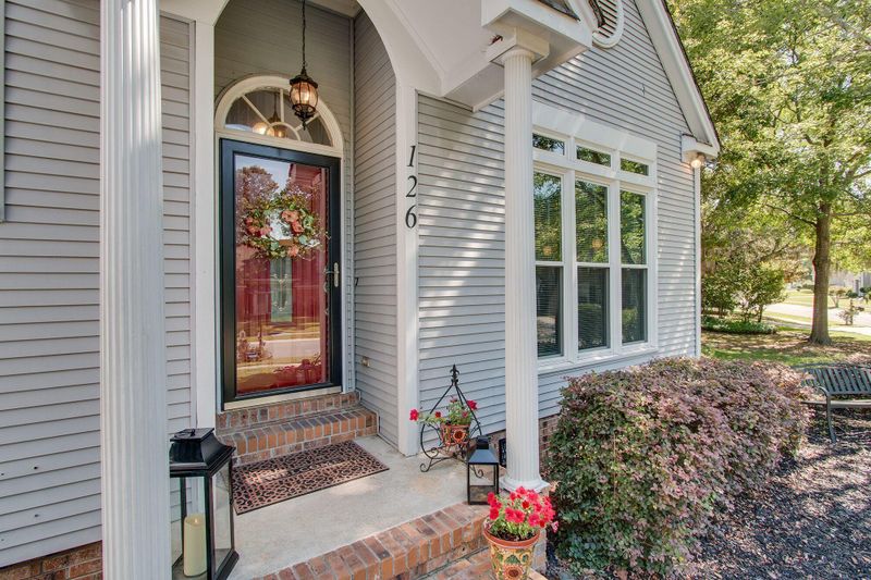 126 Essex Dr, Summerville, SC 29485