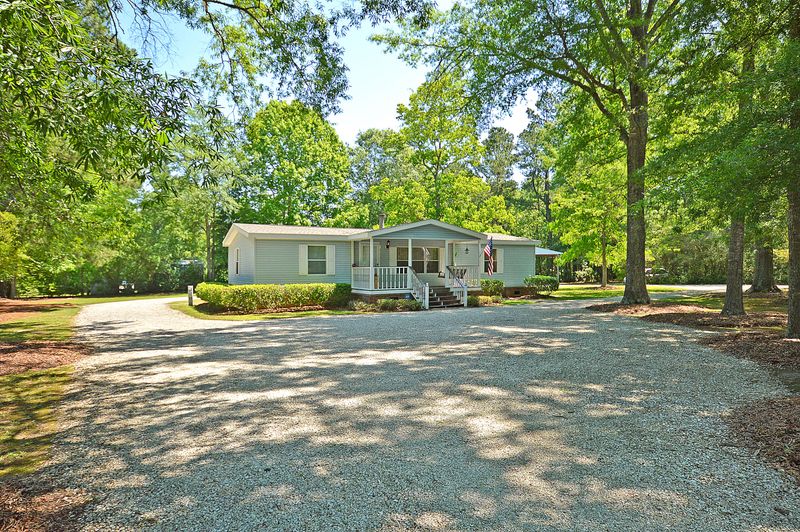 137 Hill Dr, Summerville, SC 29483