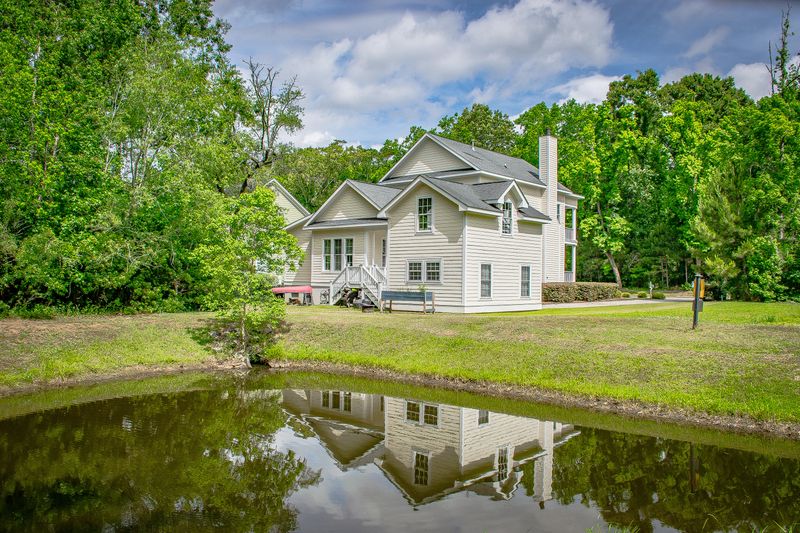 7210 Mossy Creek Ln, Hanahan, SC 29410