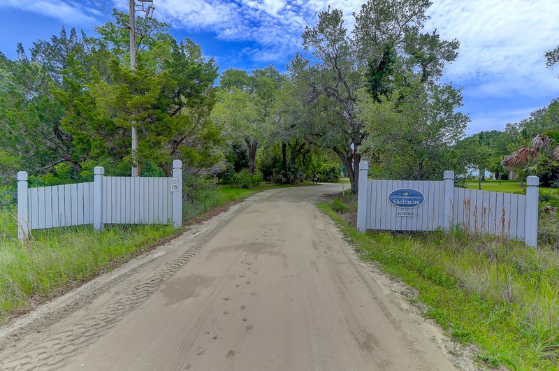 903 Shellmore Ln, Mcclellanville, SC 29458