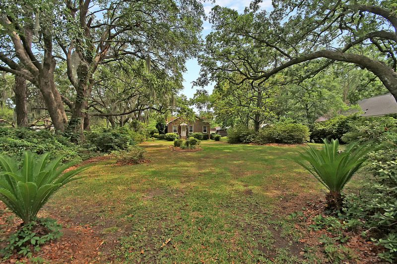 119 E Edgewater Dr, Charleston, SC 29407