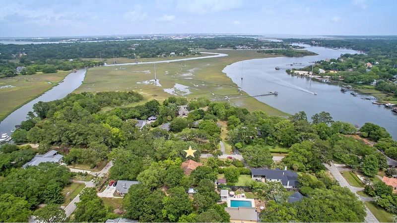 119 E Edgewater Dr, Charleston, SC 29407