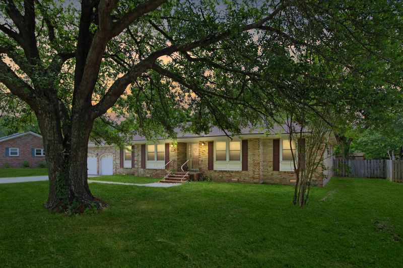 1551 Sanford Rd, Charleston, SC 29407