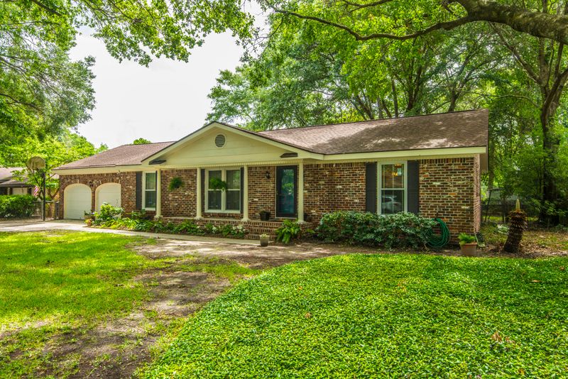 1013 Yeamans Hall Rd, Hanahan, SC 29410
