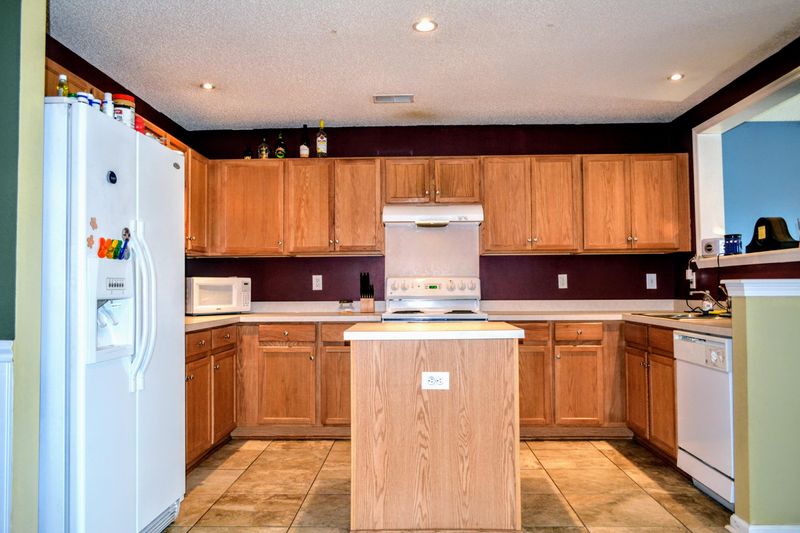 8557 Chloe Ln, North Charleston, SC 29406