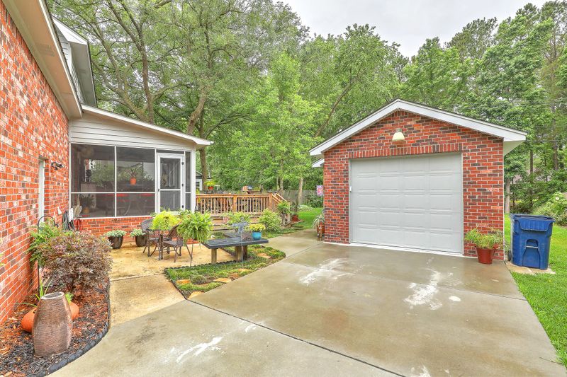 220 Knightsbridge Dr, Charleston, SC 29418