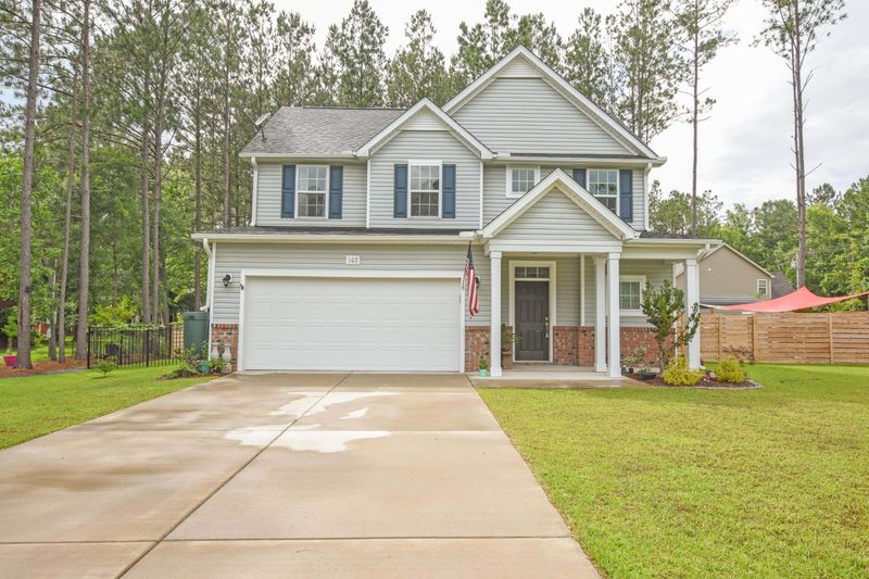 102 Chiles Dr, Summerville, SC 29483