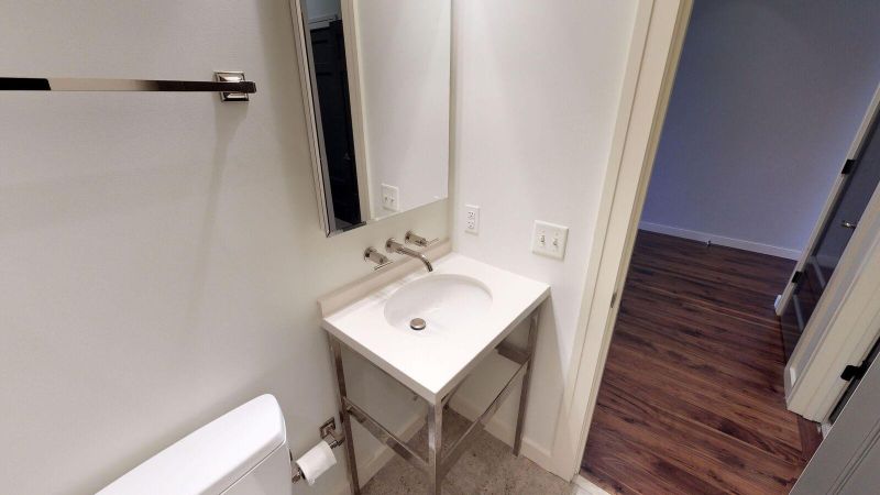 315 King St #202, Charleston, SC 29401