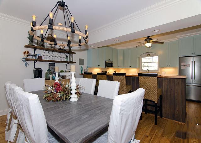 1911 Baynard St, Edisto Island, SC 29438