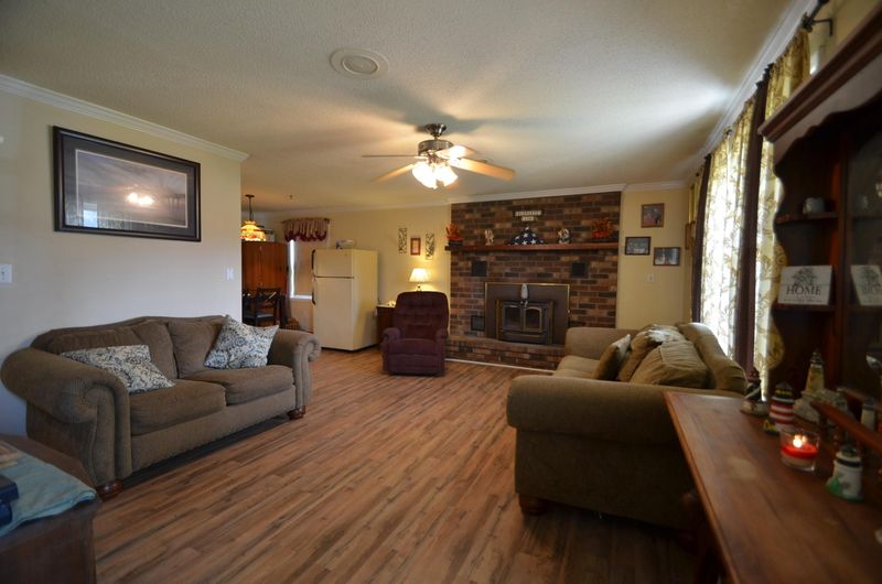 660 Lakeside Dr, Moncks Corner, SC 29461