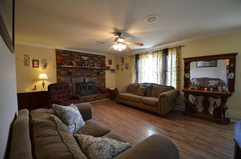 660 Lakeside Dr, Moncks Corner, SC 29461