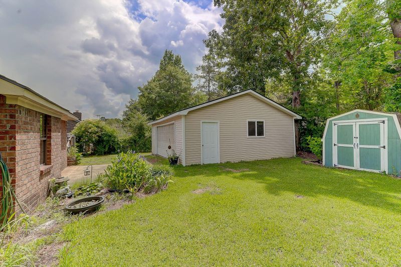 450 Fox Hunt Rd, Goose Creek, SC 29445
